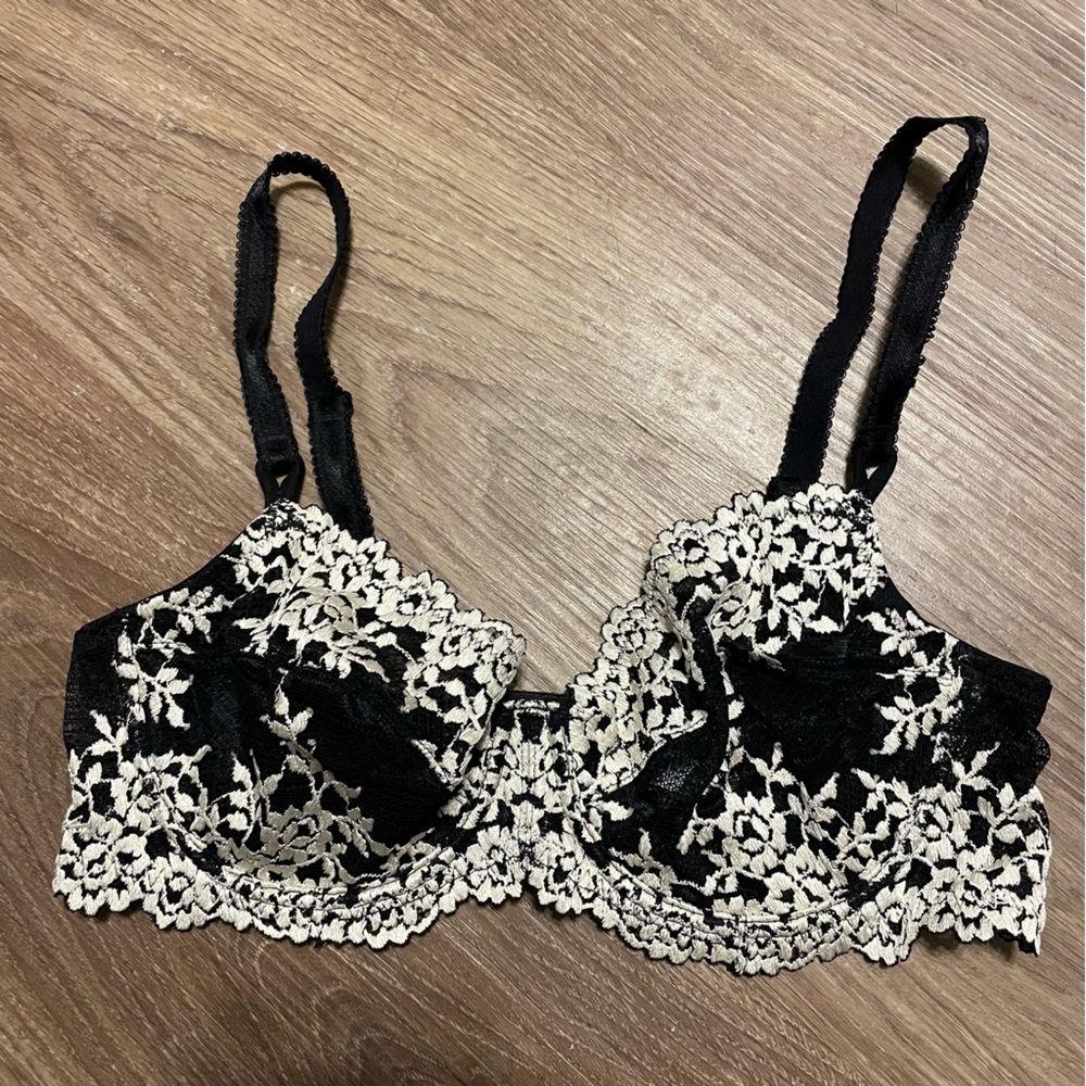 Wacoal lace Black and Cream Floral Bra 36B